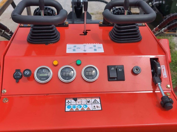 zjg-mini-skid-steer-loader-zj-380-(red)---15hp-image-5