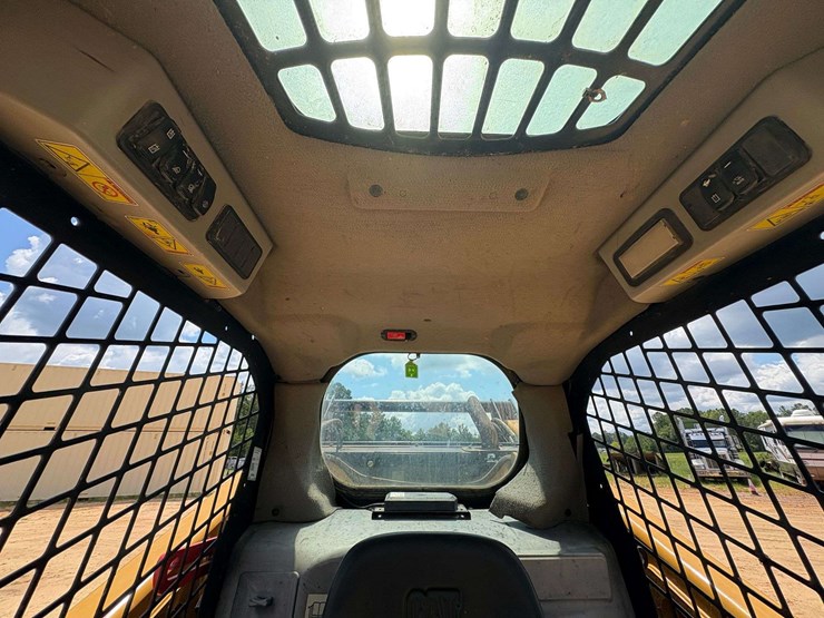 2020-caterpillar-299d3-image-9