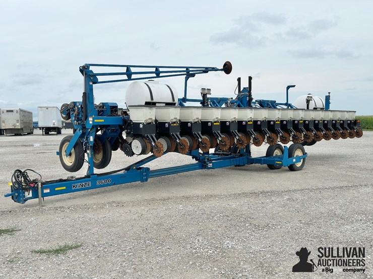 2008-kinze-3600-image-1