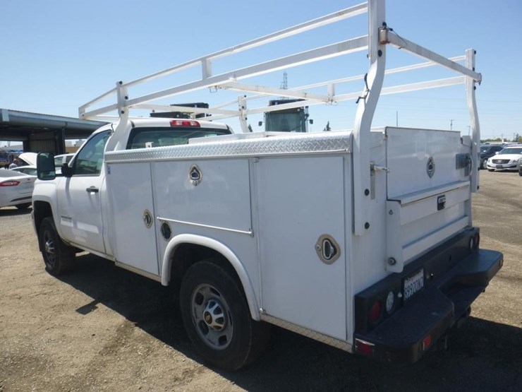 2017-chevrolet-2500hd-image-4