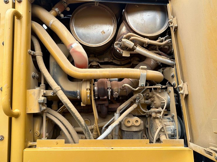 2020-caterpillar-140-image-40
