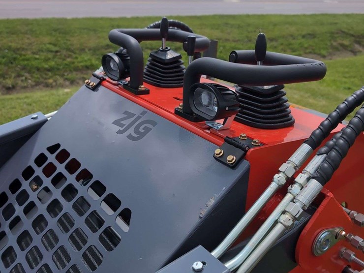 zjg-mini-skid-steer-loader-zj-380-(red)---15hp-image-8
