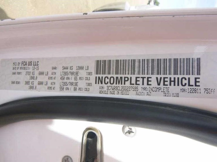 2016-dodge-ram-3500-image-35