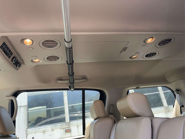 2011-nissan-armada-image-16