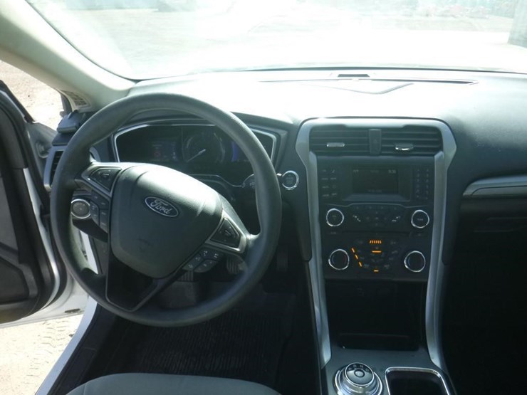 2018-ford-fusion-sedan-image-9