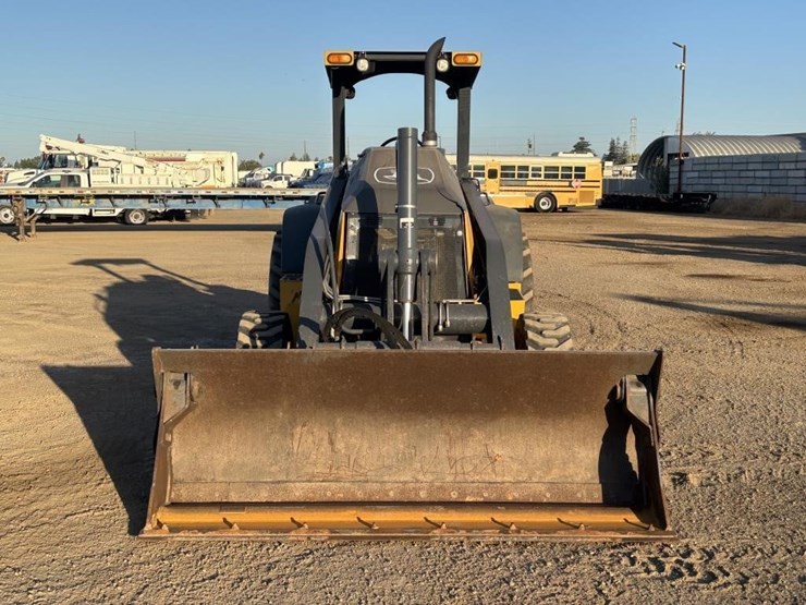 2020-deere-210l-image-6