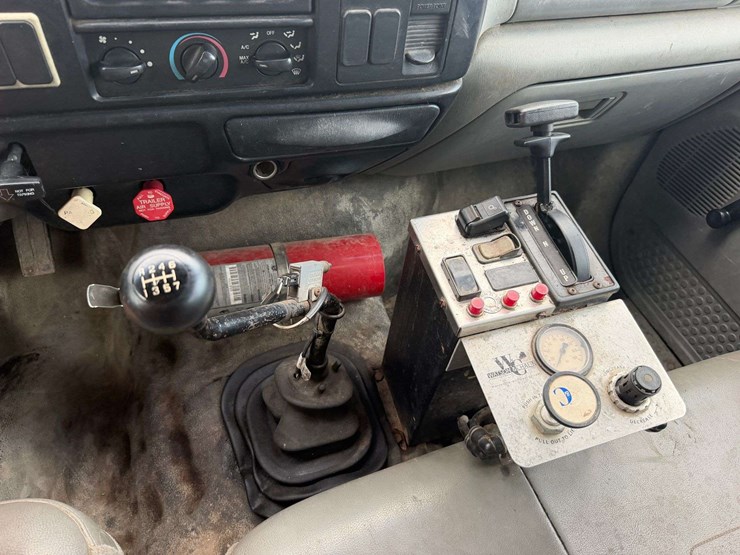 2006-ford-f750-image-38