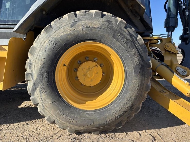 2020-john-deere-2020-image-34