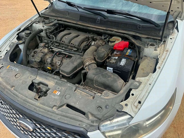 2015-ford-taurus-4-door-sedan-police-(179,713-miles)-image-17