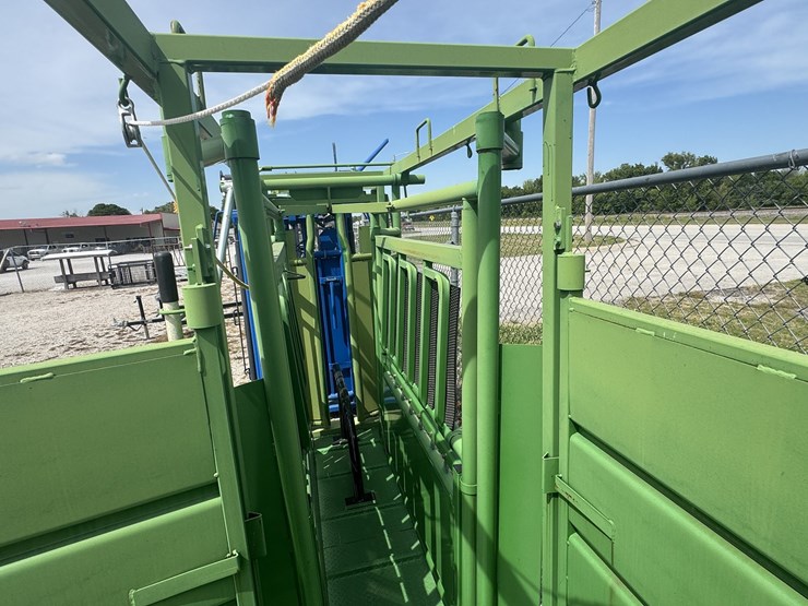 new/unused-real-tuff-squeeze-chute-image-4