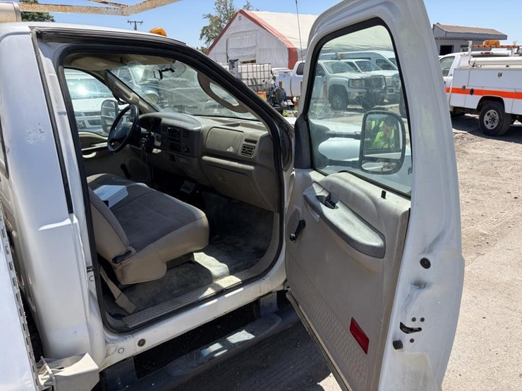 2004-ford-f350-image-13