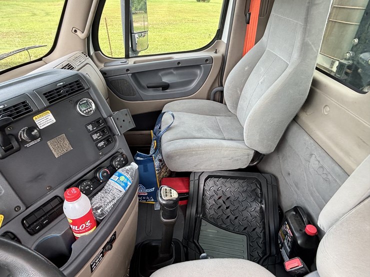 2015-freightliner-cascadia-image-22