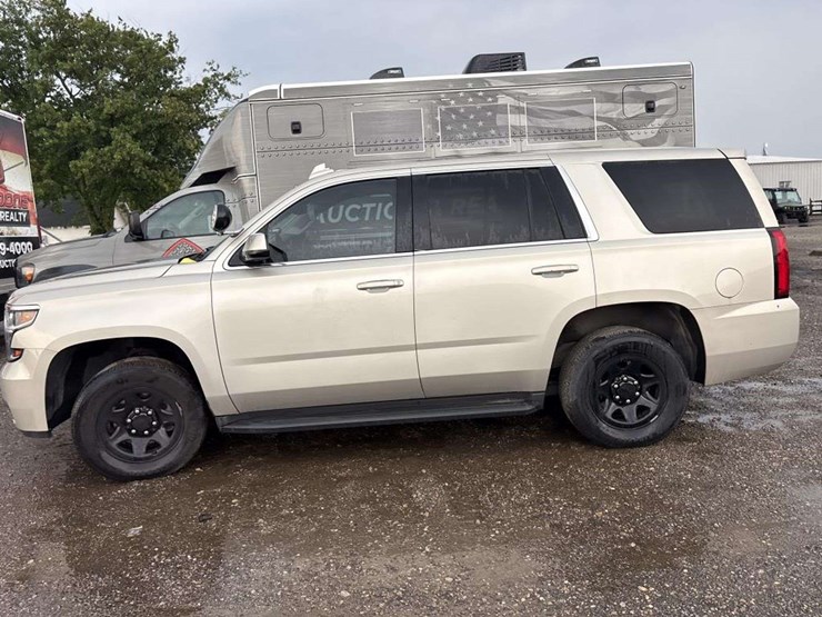 2017-chevrolet-tahoe-image-2