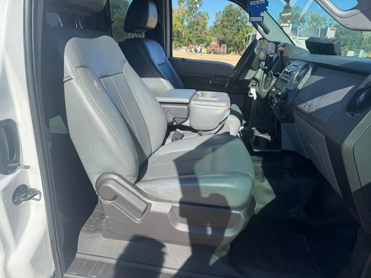 2011-ford-f550-image-18