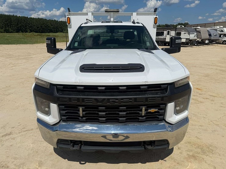 2020-chevrolet-3500-image-6