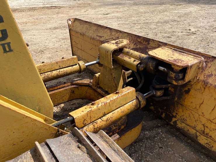 caterpillar-d4c-image-17