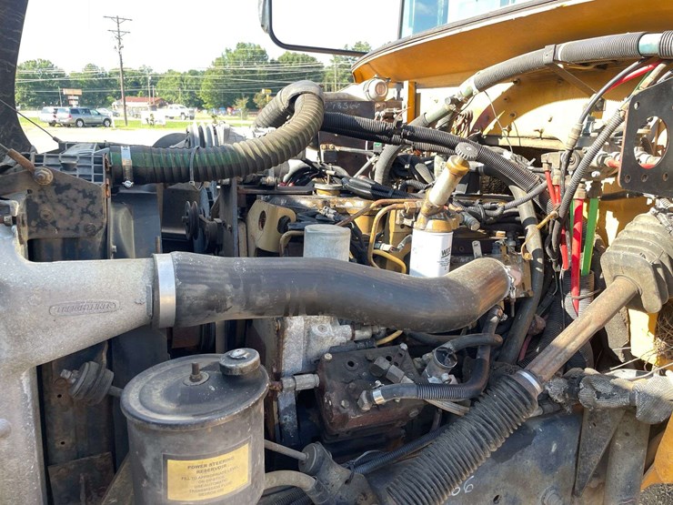 2002-freightliner-fs65-image-7