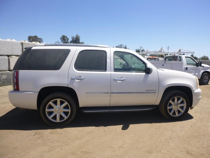 2011-gmc-yukon-denali-image-16