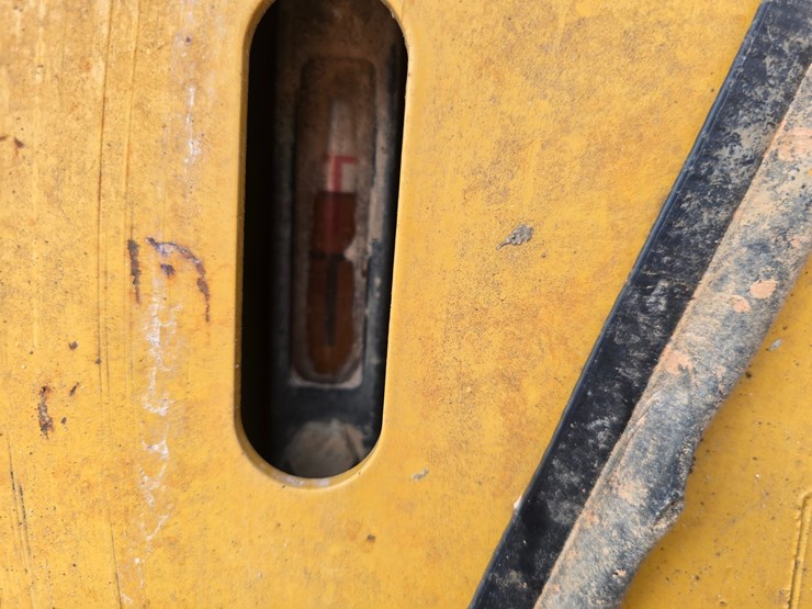 caterpillar-953d-image-32