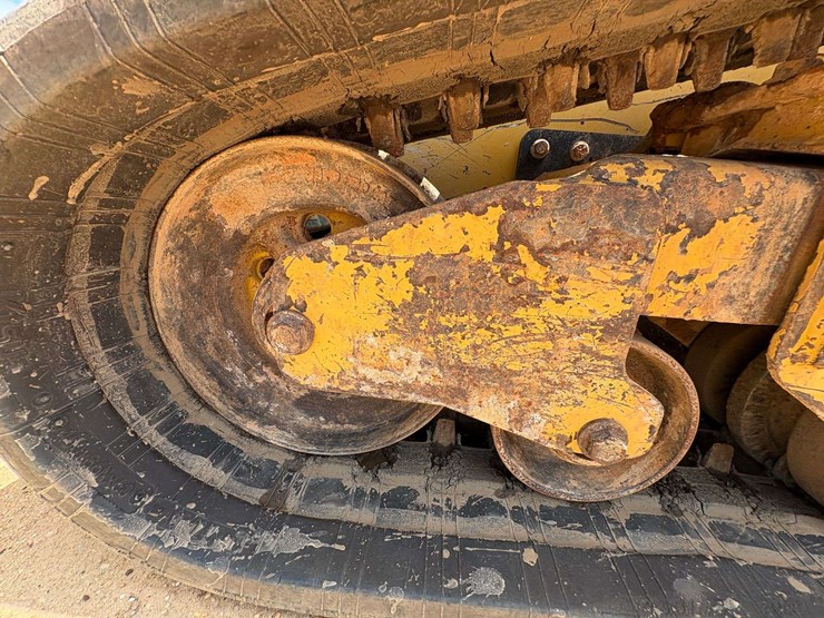 2020-caterpillar-299d3-image-23