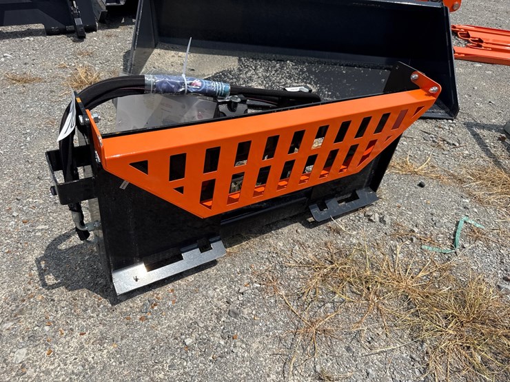 #76-•-hydraulic-skid-steer-pallet-forks-image-2