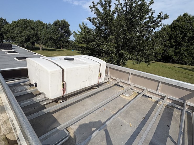 2018-bison-8011ldstlt-stock-combo-living-quarters-trailer-image-27