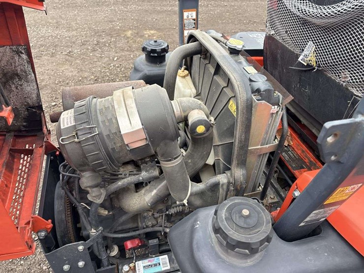 kubota-zd326-image-12