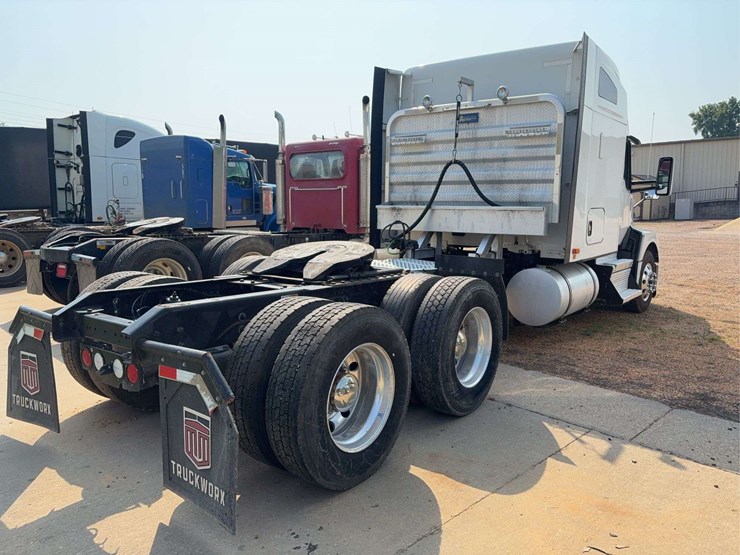2022-kenworth-t680-image-4