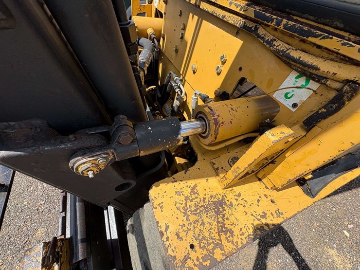 caterpillar-v50d-image-25