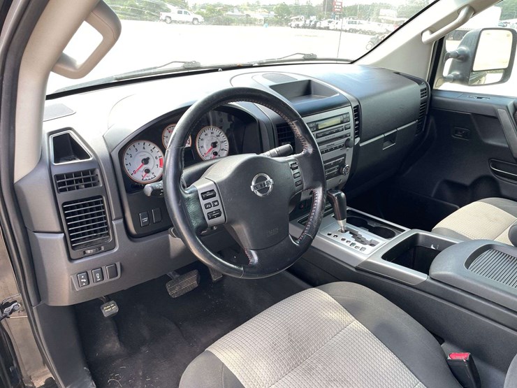 2012-nissan-titan-image-11