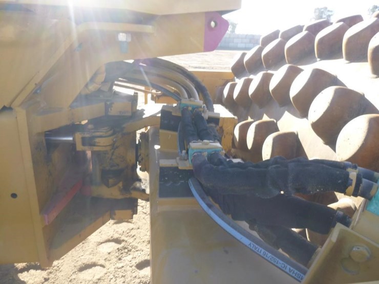 2011-caterpillar-cp56-image-20