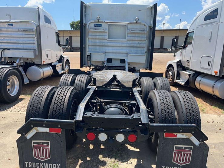 2022-kenworth-t680-image-4