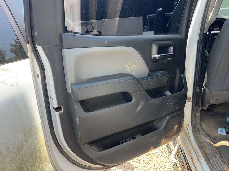 2019-chevrolet-silverado-hd-truck-image-7