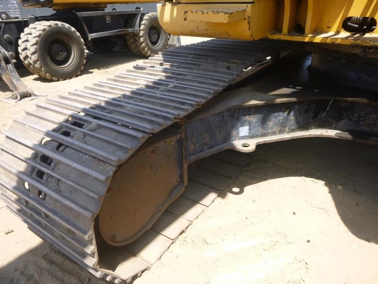 2011-deere-225d-lc-image-35