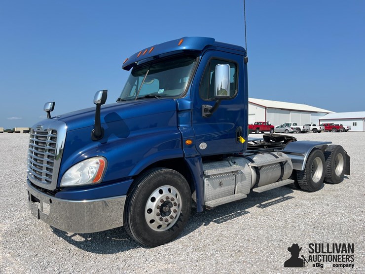 2015-freightliner-cascadia-125-image-1