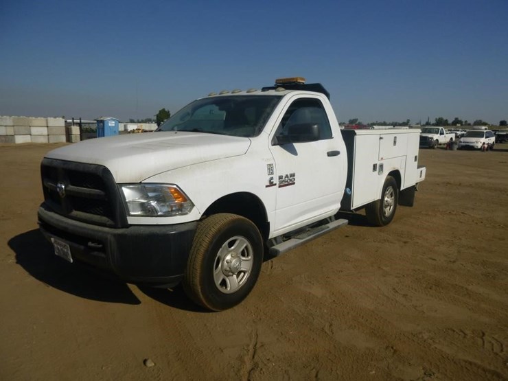 2016-dodge-3500-image-2
