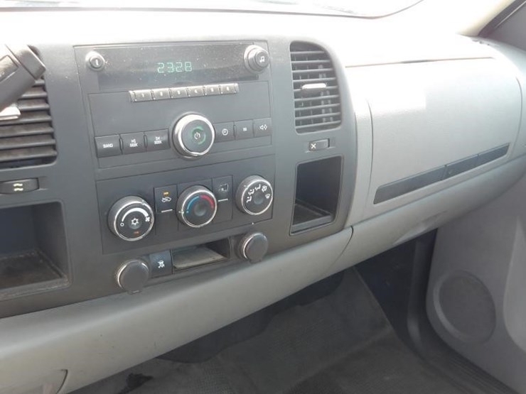 2011-chevrolet-silverado-2500-image-18