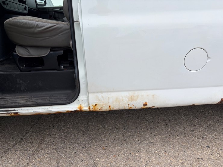 #8371-•-2011-chevrolet-cargo-van-(has-wi-title)-image-8