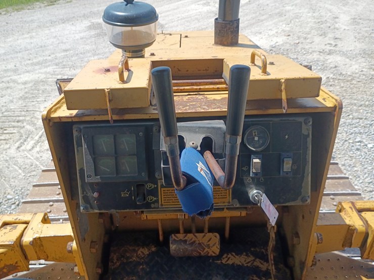 caterpillar-d4c-image-23