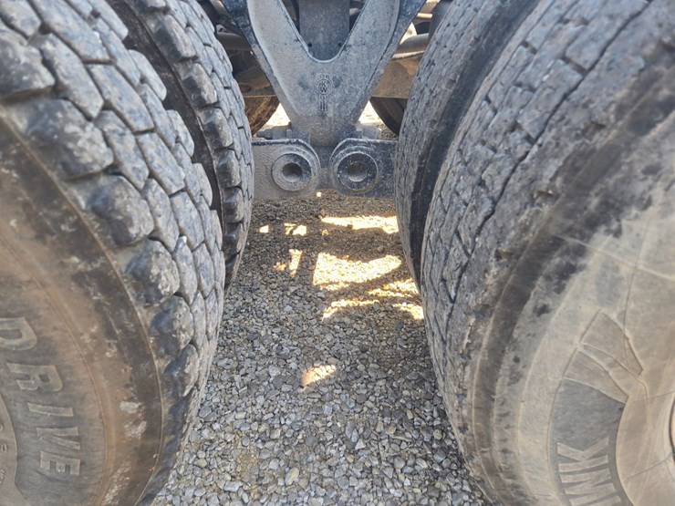 2019-kenworth-t880-image-111
