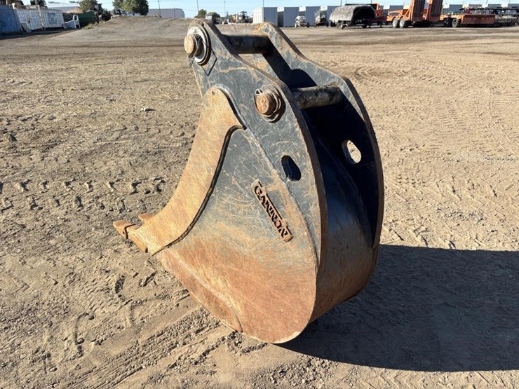 12"-central-fabricators-backhoe-bucket-image-4