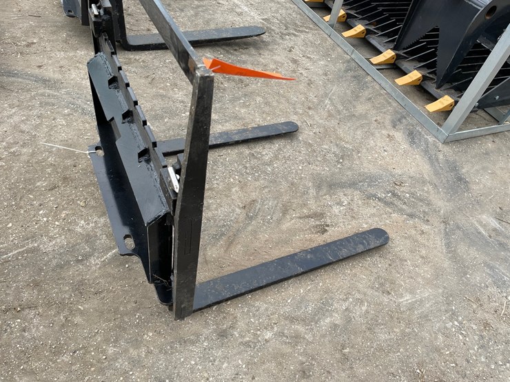 #9784-•-mini-skid-steer-pallet-fork-attachment-image-3
