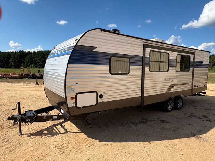 primetime-avenger-le-bumper-pull-travel-trailer-image-1