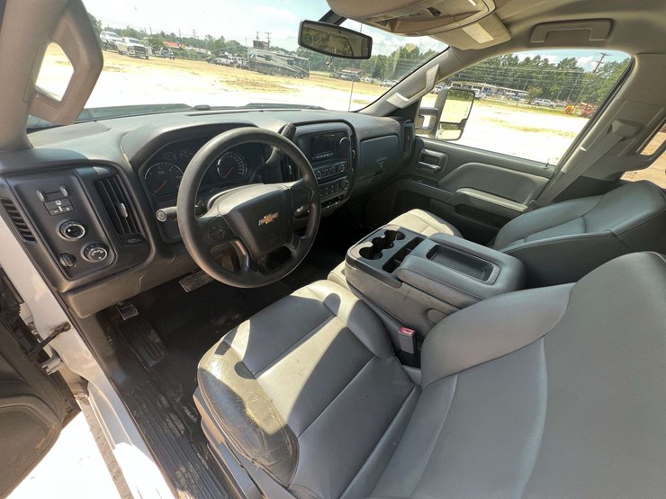 2015-chevrolet-silverado-2500hd-image-11