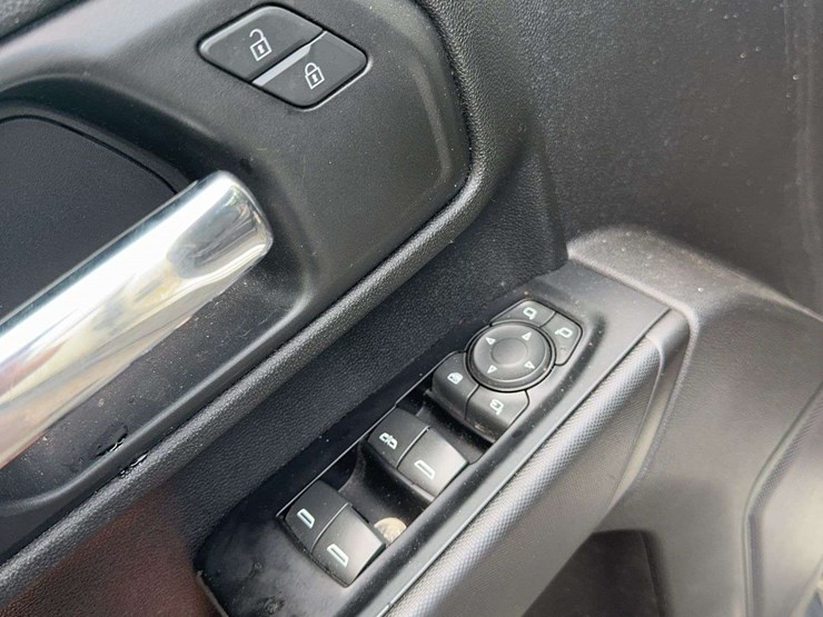2020-chevrolet-silverado-4-x-4-truck-image-16