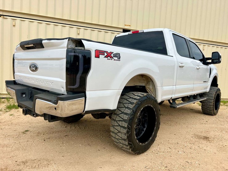 2017-ford-f250-lariat-image-3