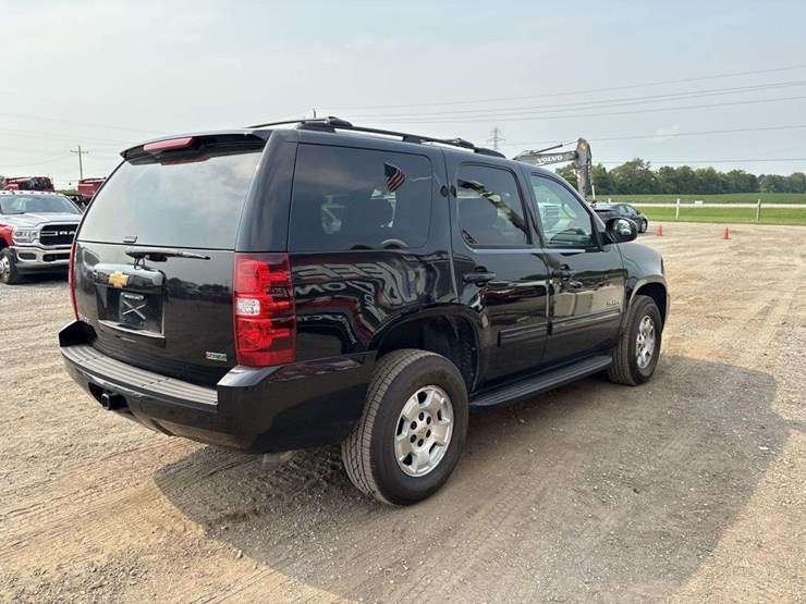 2012-chevrolet-tahoe-image-4