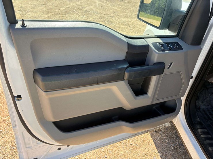 2017-ford-f150-image-9