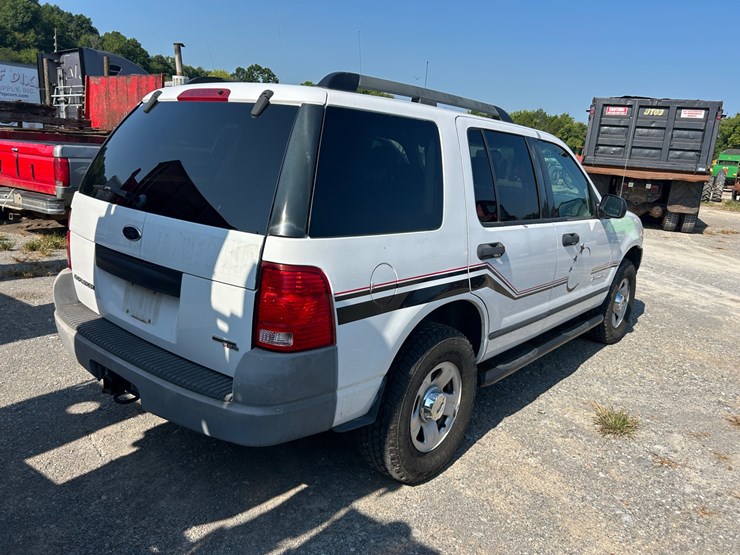 2005-ford-explorer-image-4