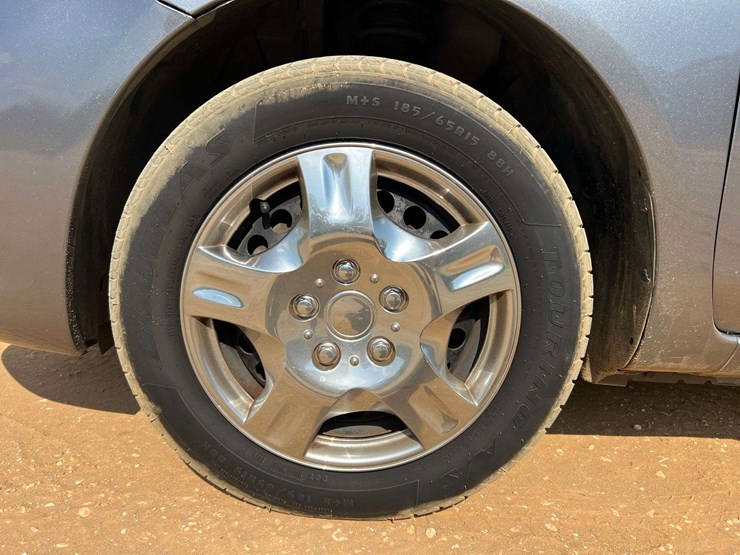2019-nissan-versa-(99,073-miles)-image-9